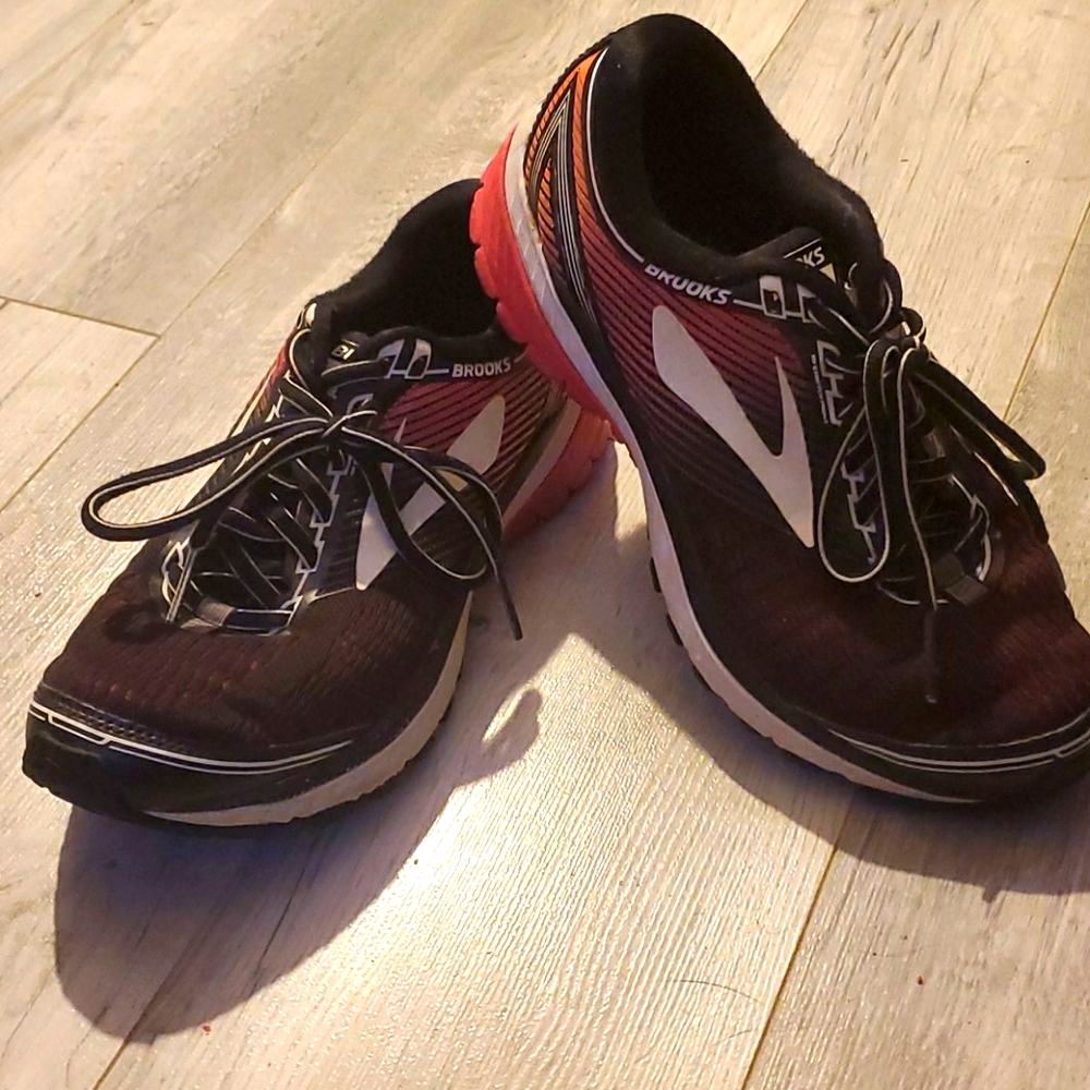 Brooks Ghost 10 running shoes